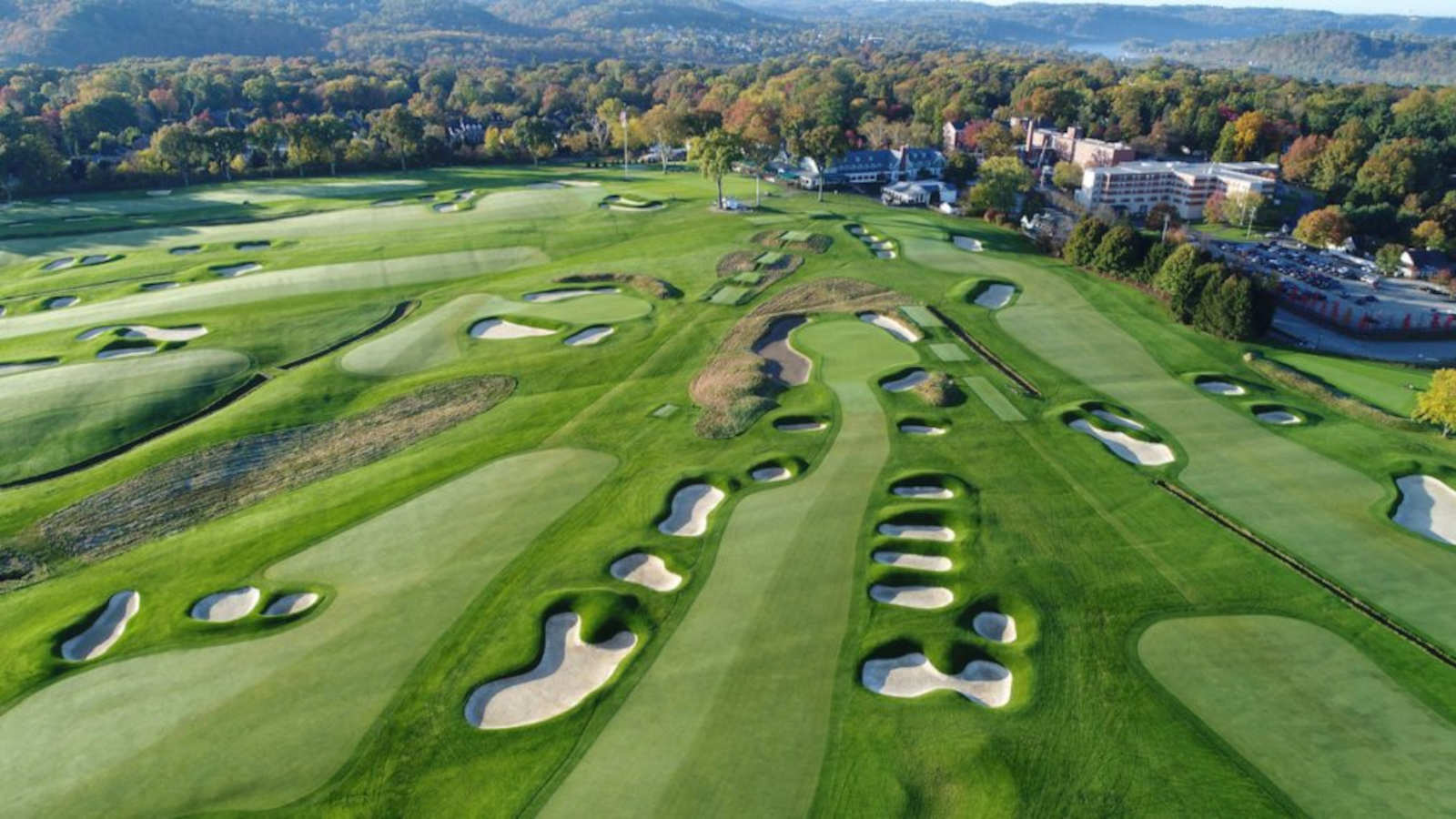 is oakmont a good spectator golf course
