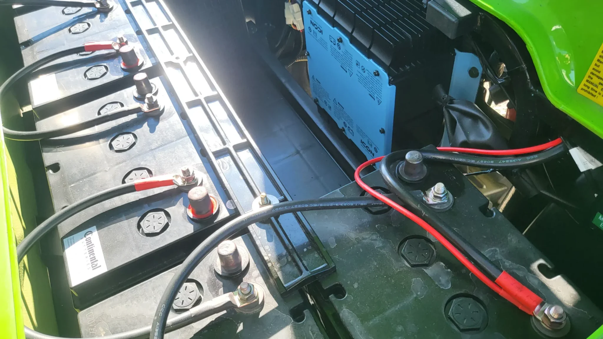 can a golf cart run on 5 batteries