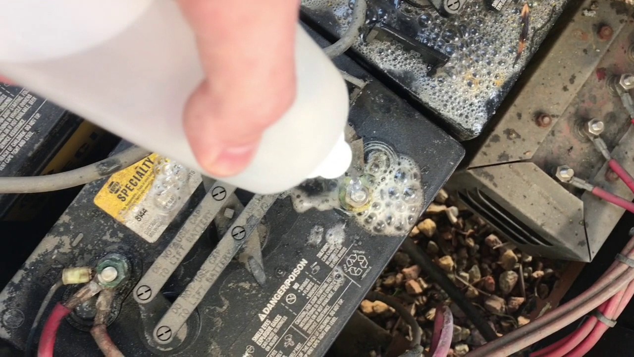 are you supposed to keep golf cart batteries dry