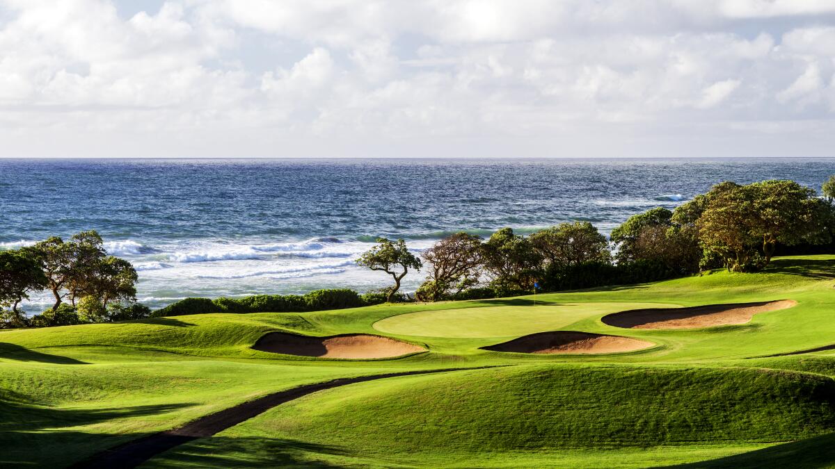 how many golf courses in hawaii​