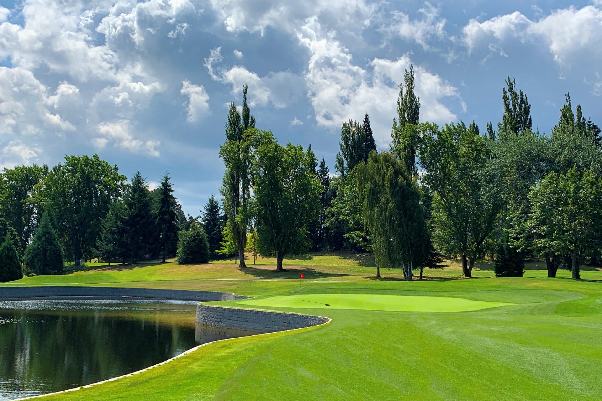walter hall golf course